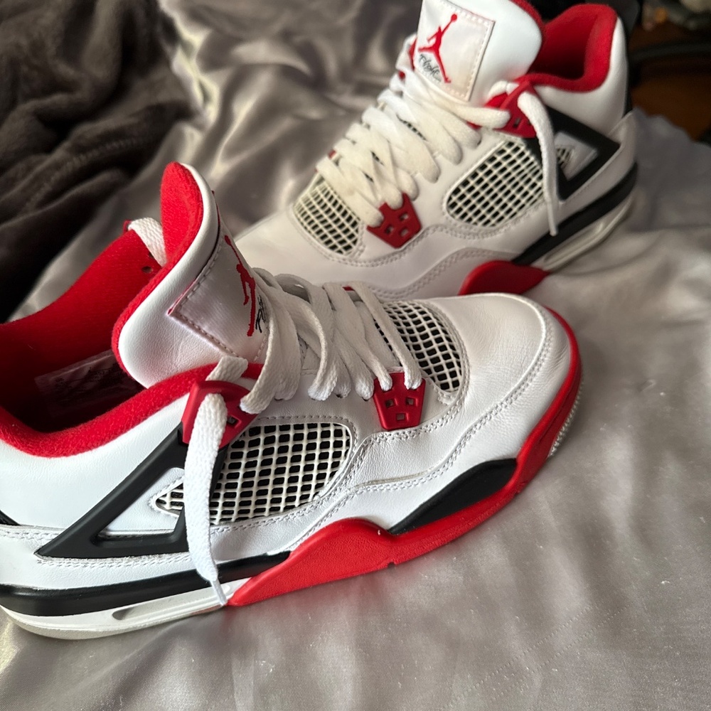 Jordan 4 Fire Reds - Picture 5 of 6